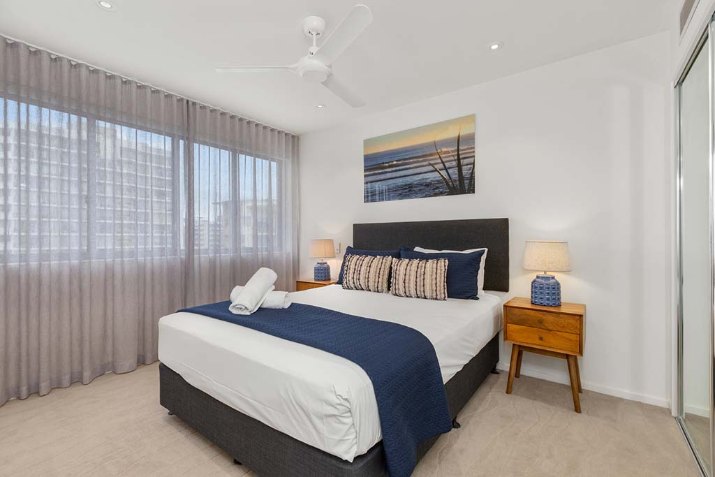 gold-coast-apartment-903-the-garland-room-38